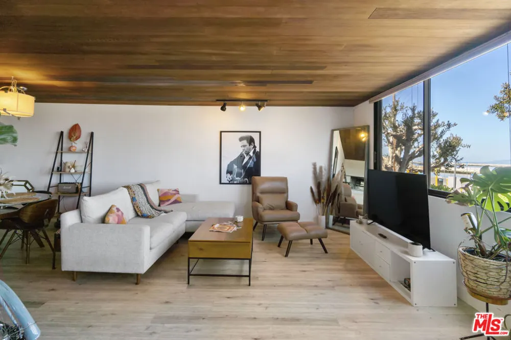 6209 Pacific Avenue #103 Playa del Rey, CA 90293
