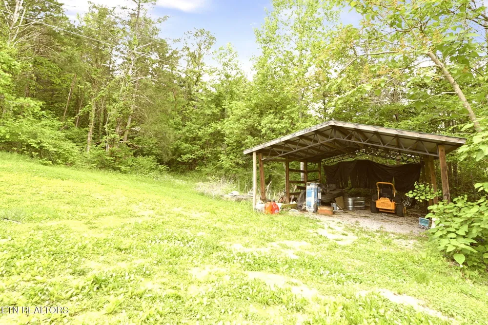 235 Raccoon Valley Rd Maynardville, TN 37807