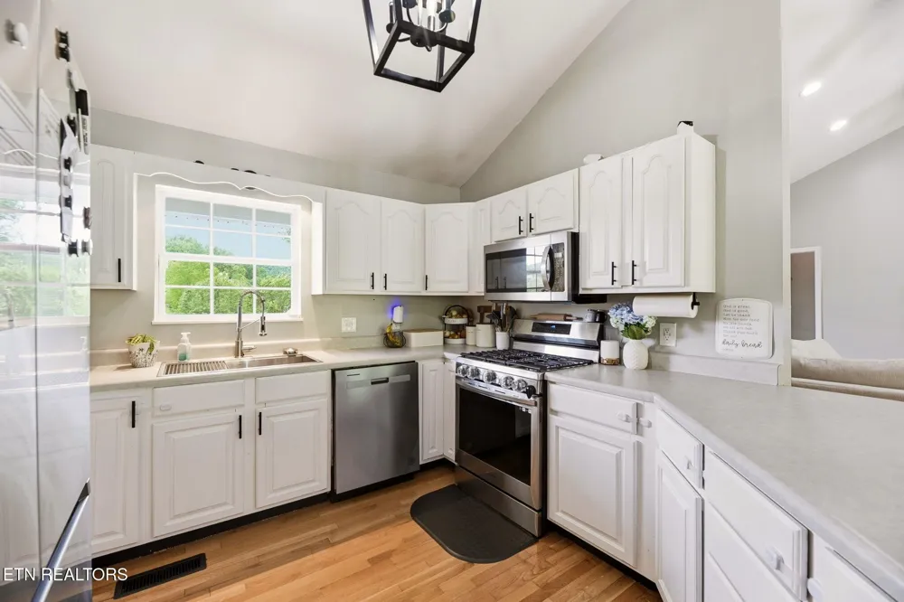 235 Raccoon Valley Rd Maynardville, TN 37807