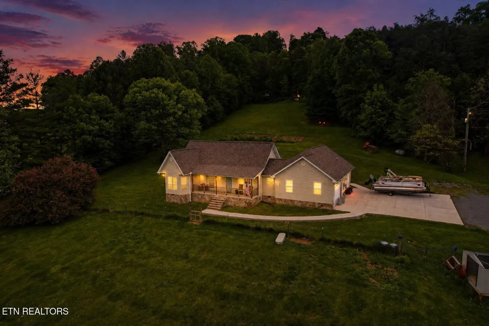 235 Raccoon Valley Rd Maynardville, TN 37807