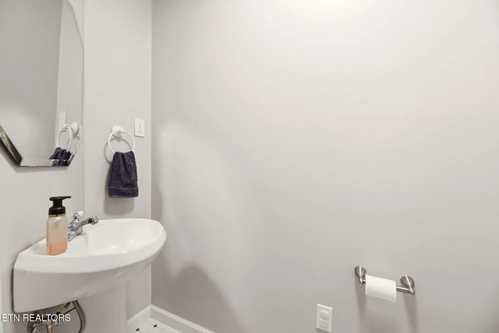 235 Raccoon Valley Rd Maynardville, TN 37807