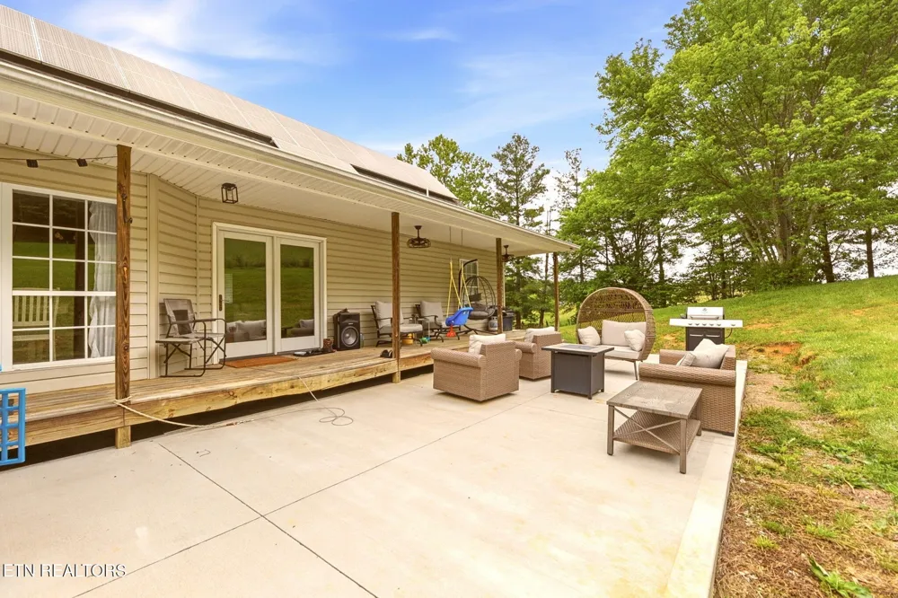 235 Raccoon Valley Rd Maynardville, TN 37807