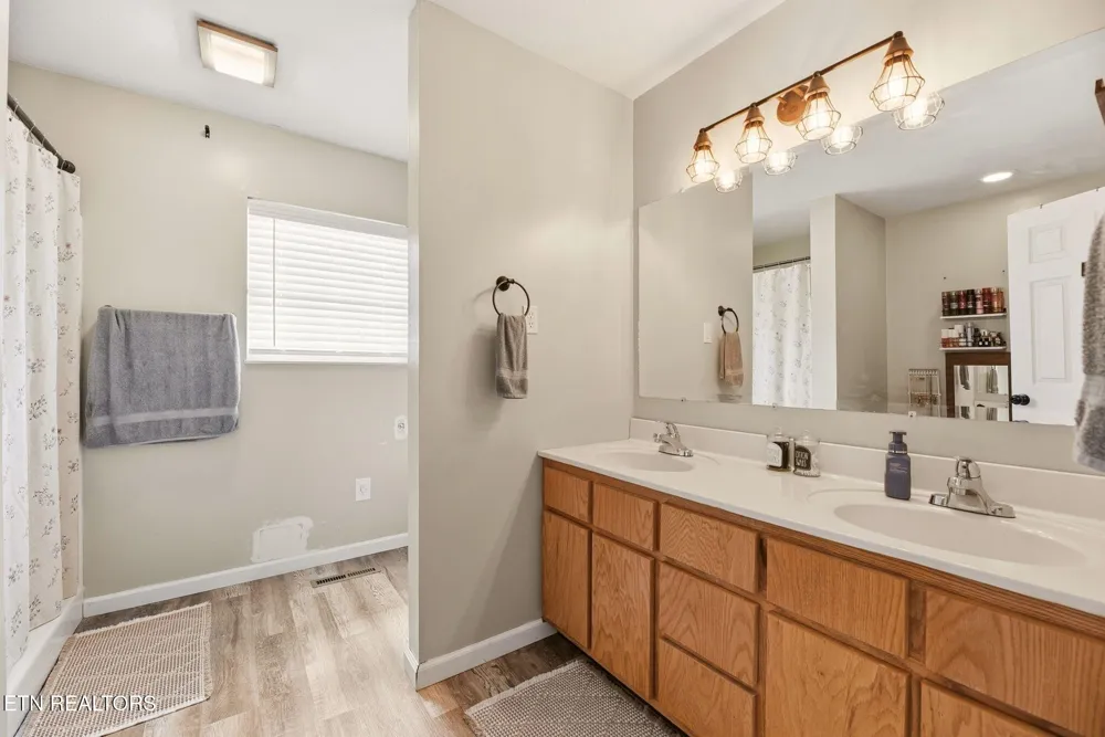 235 Raccoon Valley Rd Maynardville, TN 37807