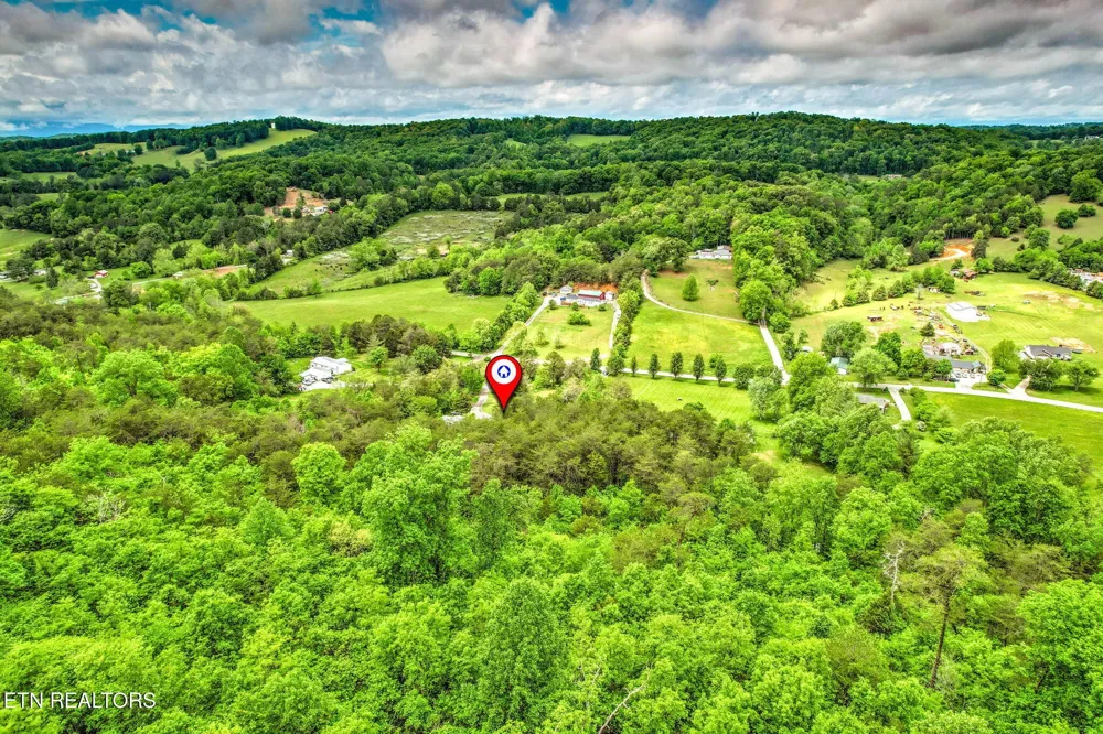 235 Raccoon Valley Rd Maynardville, TN 37807