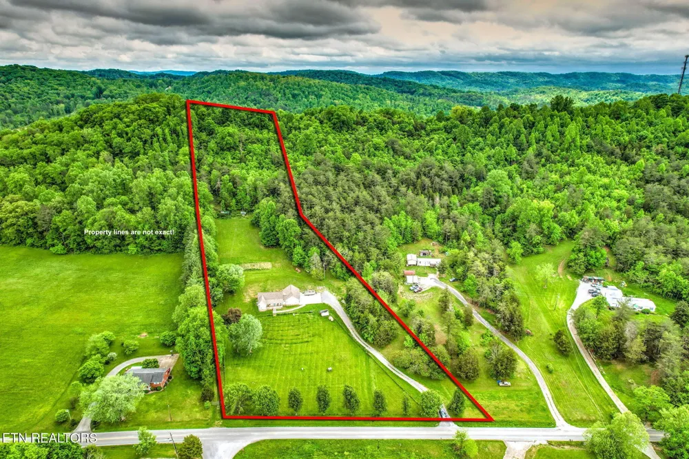 235 Raccoon Valley Rd Maynardville, TN 37807