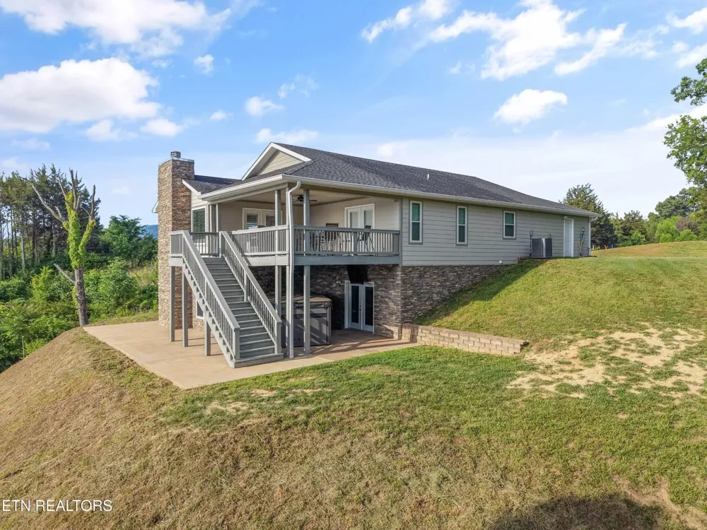 313 Sunrise Tr Dandridge, TN 37725