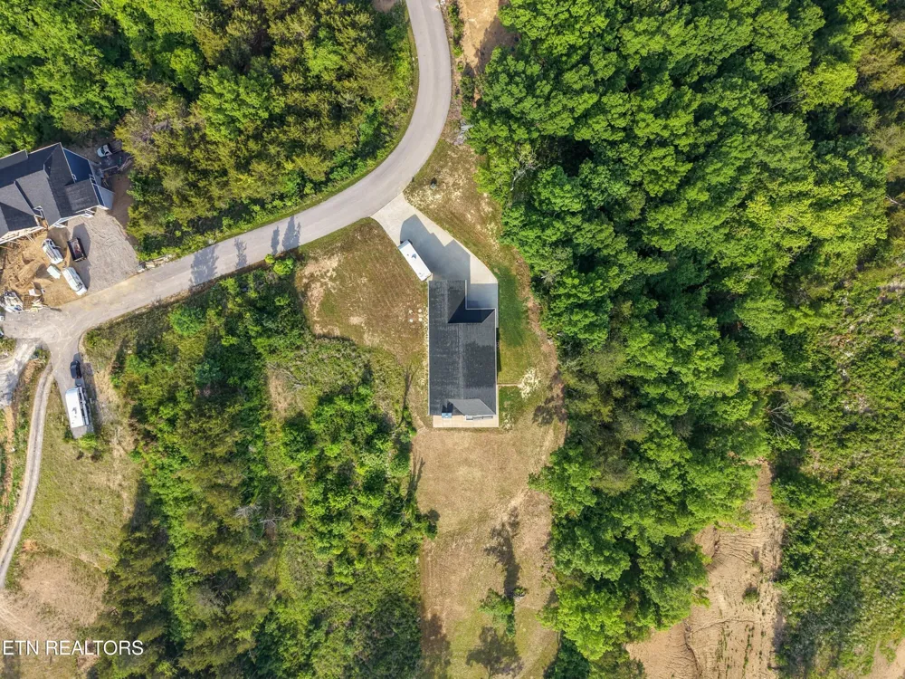 313 Sunrise Tr Dandridge, TN 37725