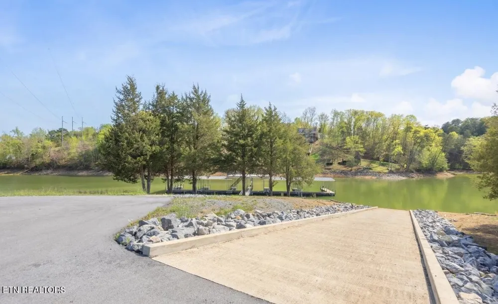 313 Sunrise Tr Dandridge, TN 37725