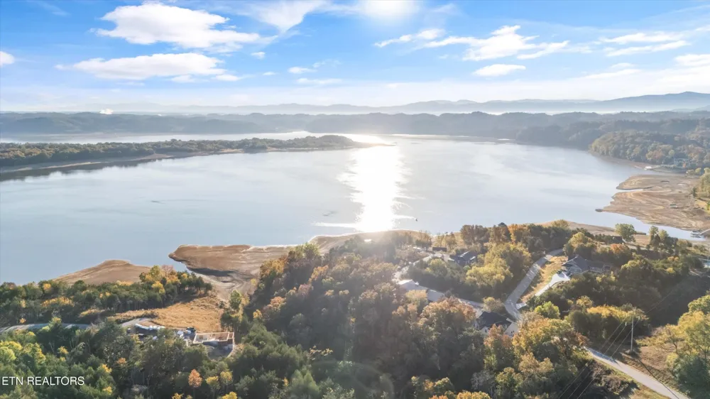 313 Sunrise Tr Dandridge, TN 37725