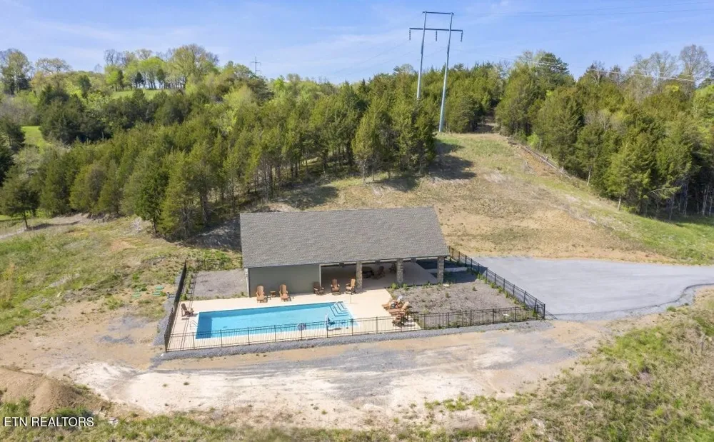 313 Sunrise Tr Dandridge, TN 37725