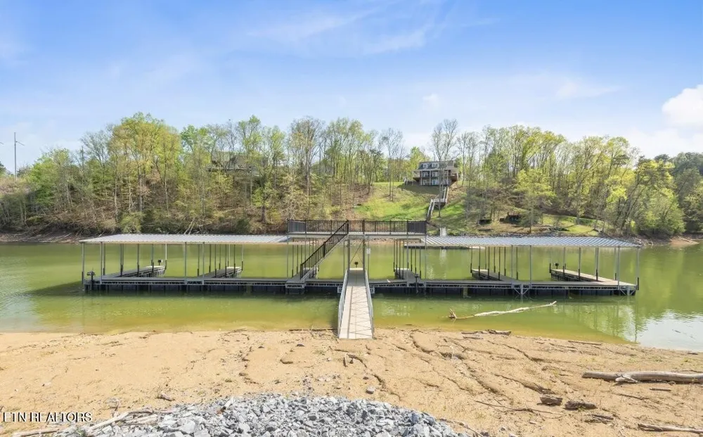 313 Sunrise Tr Dandridge, TN 37725