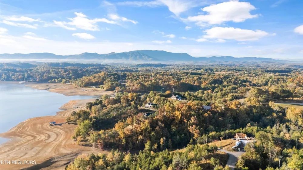 313 Sunrise Tr Dandridge, TN 37725