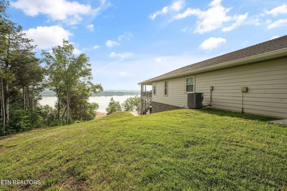 313 Sunrise Tr Dandridge, TN 37725