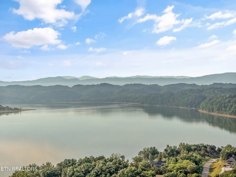313 Sunrise Tr Dandridge, TN 37725