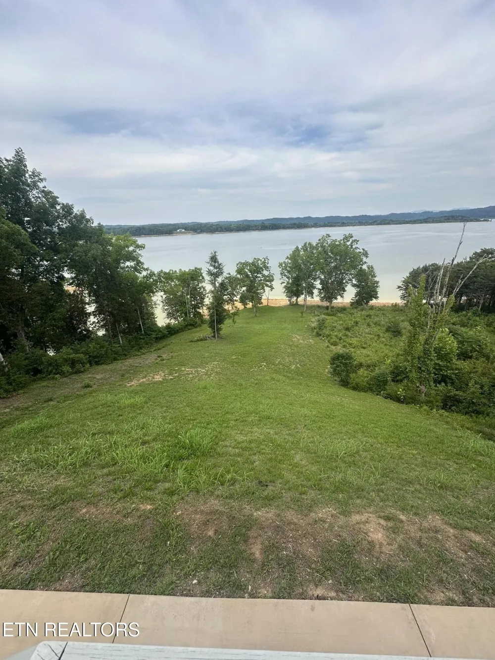 313 Sunrise Tr Dandridge, TN 37725