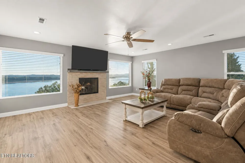 313 Sunrise Tr Dandridge, TN 37725