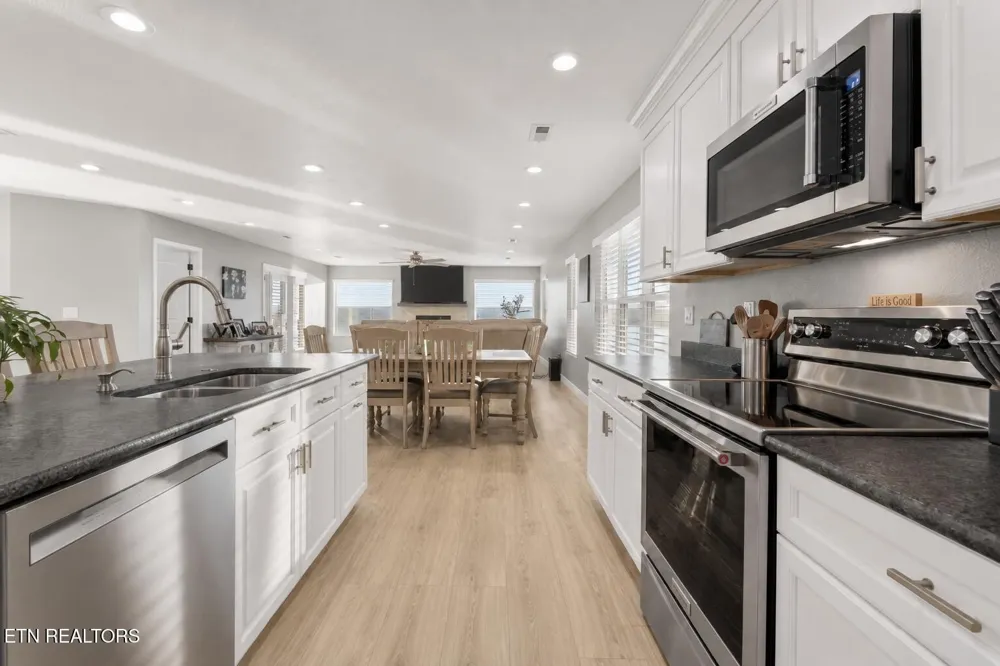 313 Sunrise Tr Dandridge, TN 37725