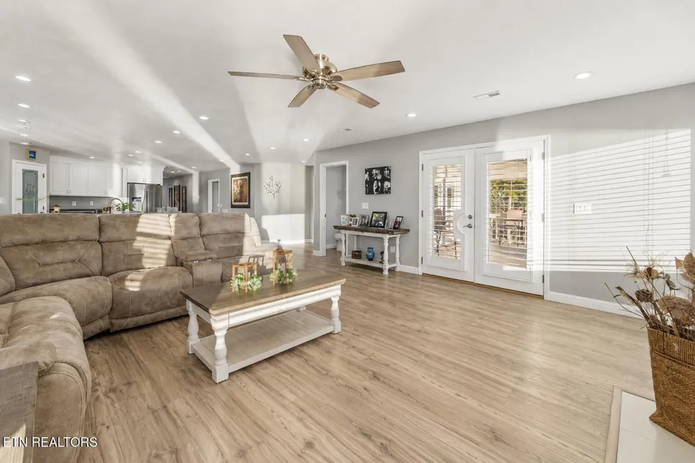 313 Sunrise Tr Dandridge, TN 37725