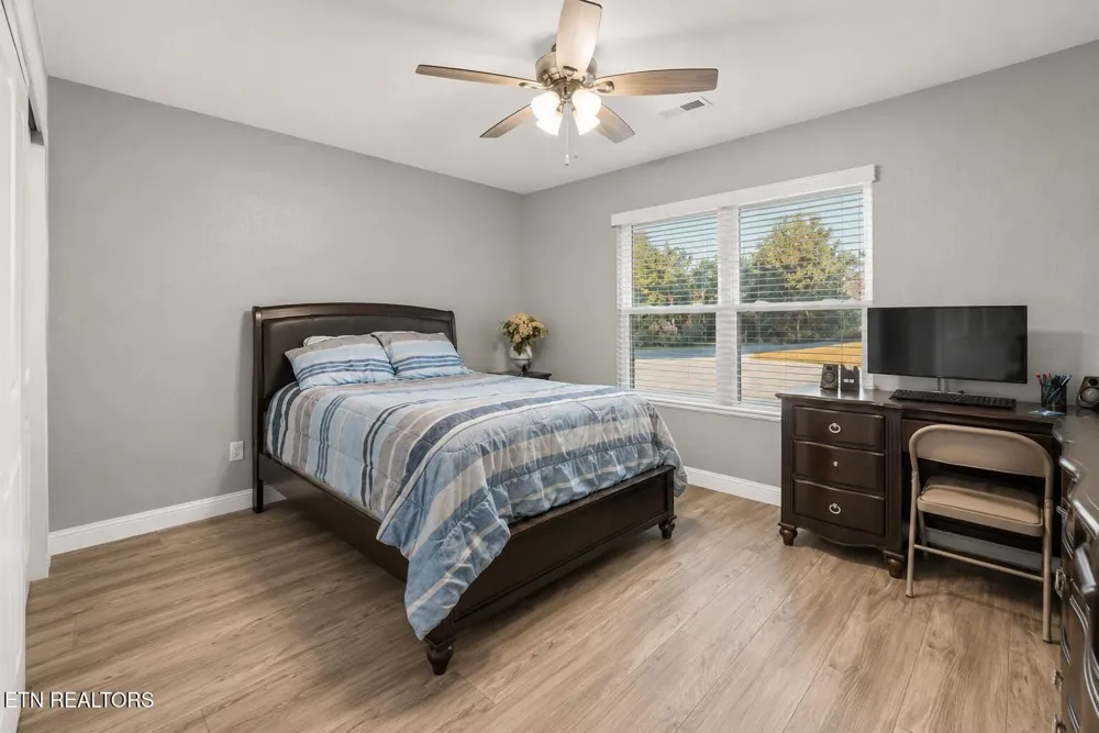 313 Sunrise Tr Dandridge, TN 37725