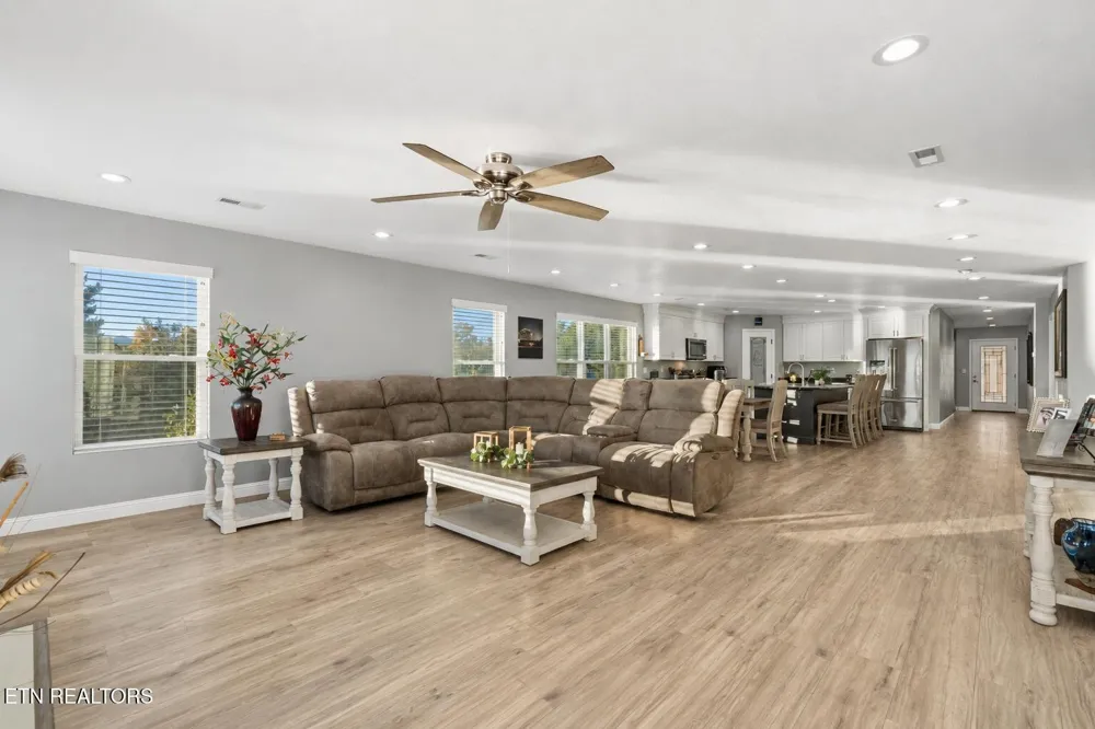 313 Sunrise Tr Dandridge, TN 37725