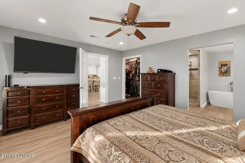 313 Sunrise Tr Dandridge, TN 37725