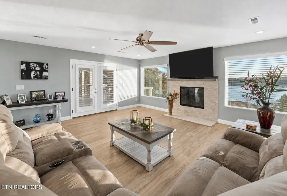 313 Sunrise Tr Dandridge, TN 37725