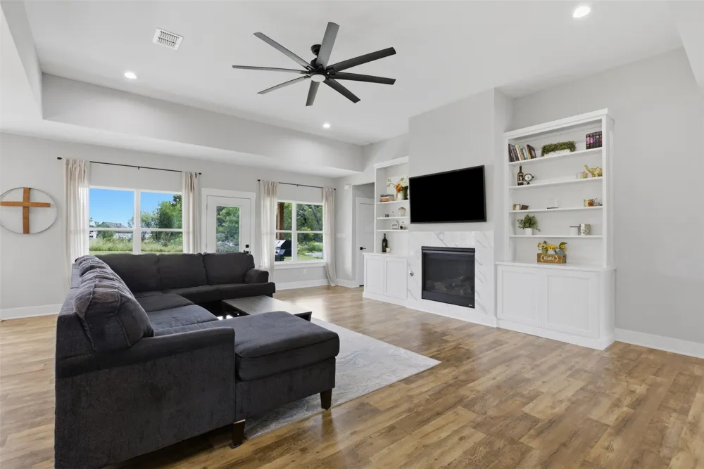 414 Wesley Ridge Drive Spicewood, TX 78669