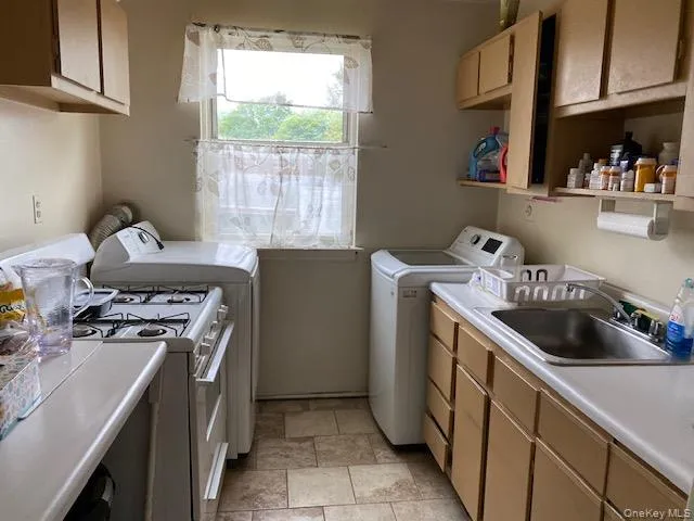 254-25 75th Avenue #2nd fl Glen Oaks, NY 11004