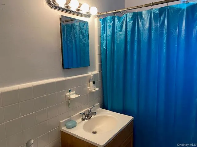 254-25 75th Avenue #2nd fl Glen Oaks, NY 11004