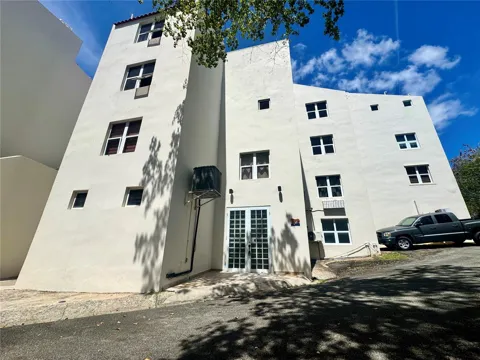 125 HARBOUR DRIVE #8