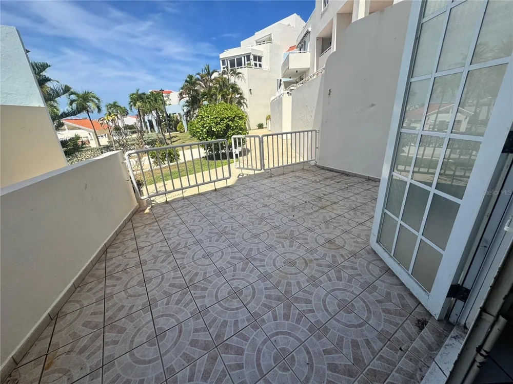 125 HARBOUR DRIVE #8 Humacao, PR 00791