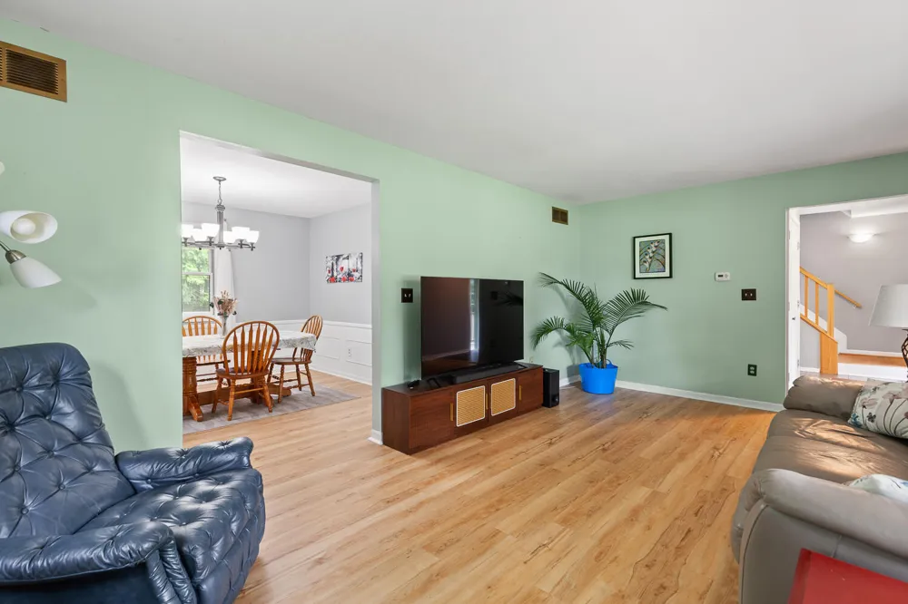 1302 Freer Road Chelsea, MI 48118
