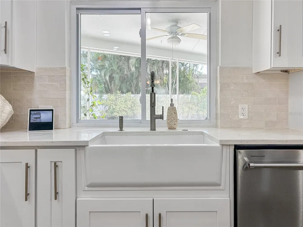 5853 LEELAND STREET S St Petersburg, FL 33715