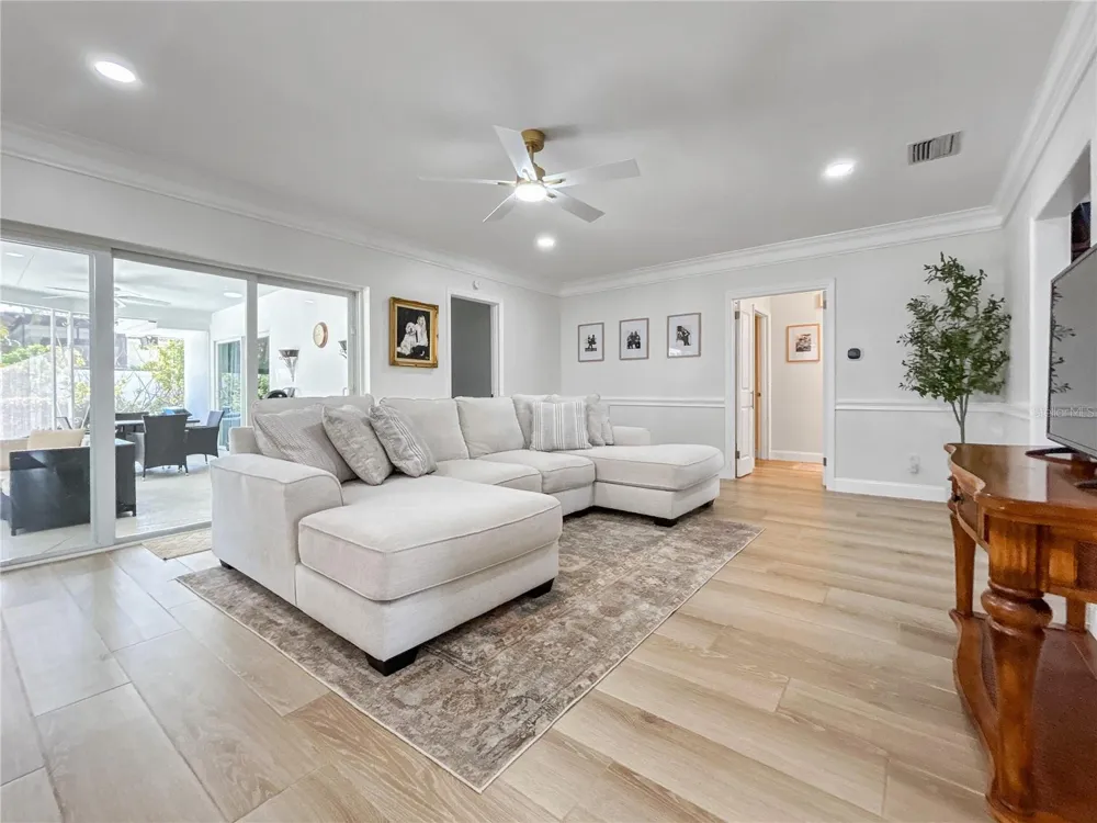 5853 LEELAND STREET S St Petersburg, FL 33715
