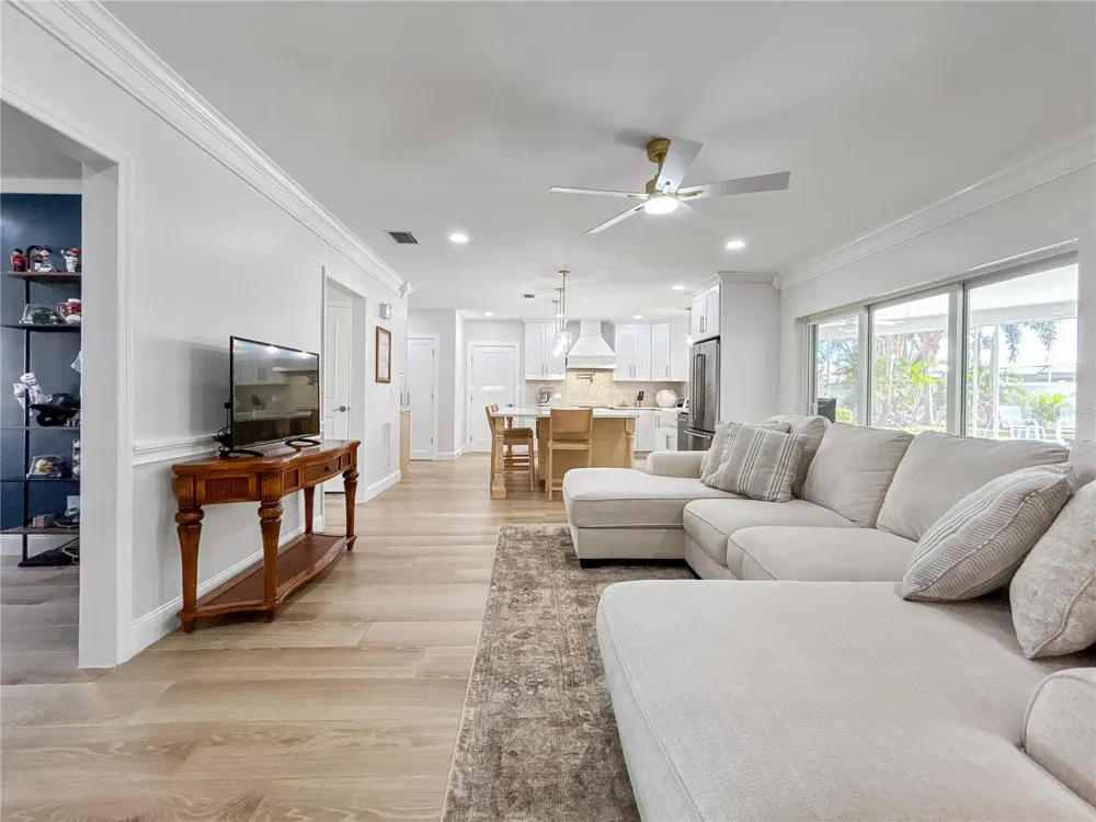 5853 LEELAND STREET S St Petersburg, FL 33715