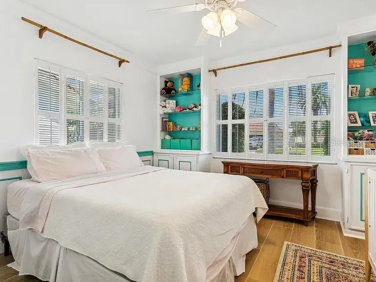 5853 LEELAND STREET S St Petersburg, FL 33715