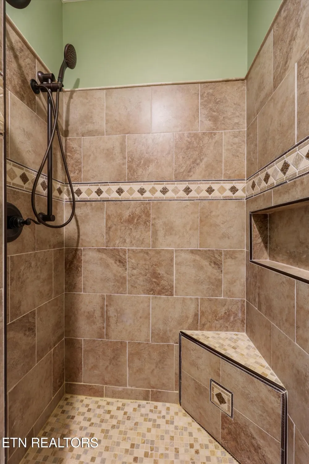 2177 Riverview Drive Dandridge, TN 37725