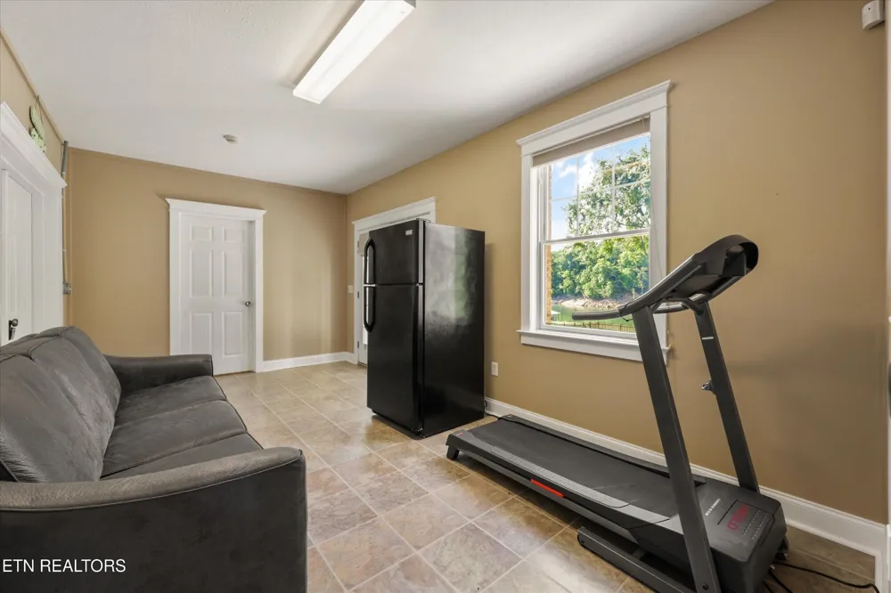 2177 Riverview Drive Dandridge, TN 37725