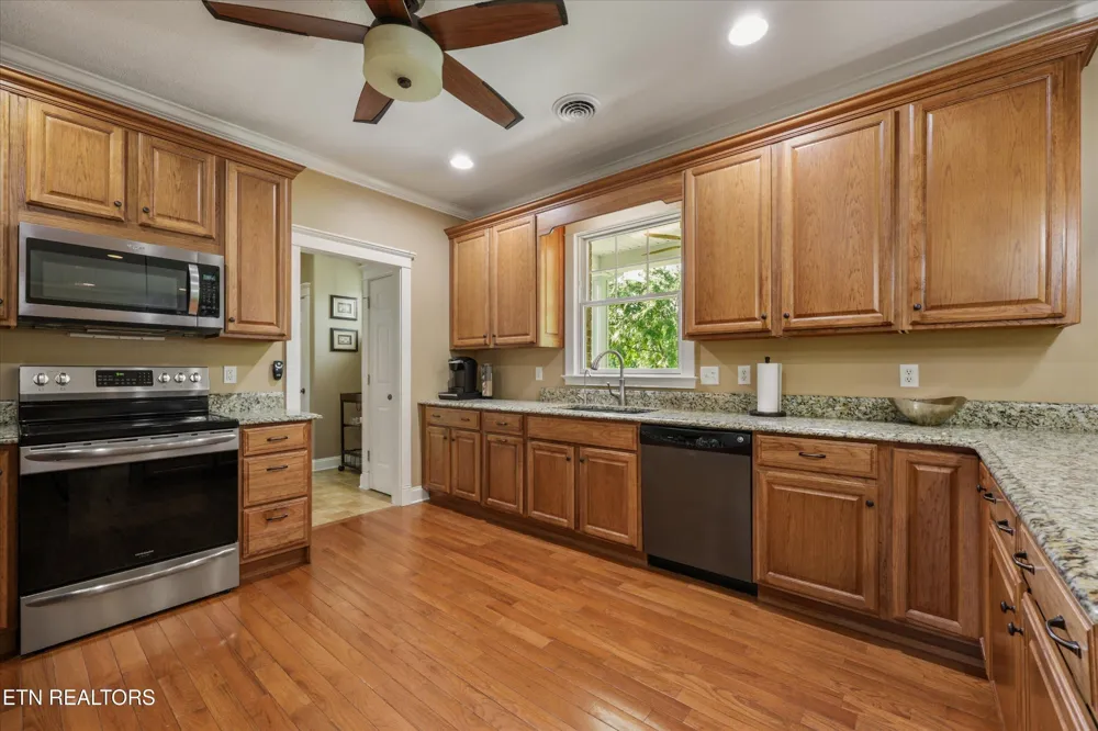 2177 Riverview Drive Dandridge, TN 37725