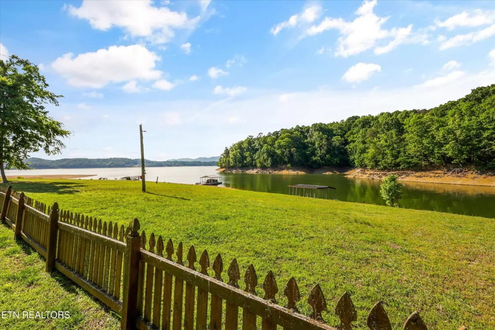 2177 Riverview Drive Dandridge, TN 37725