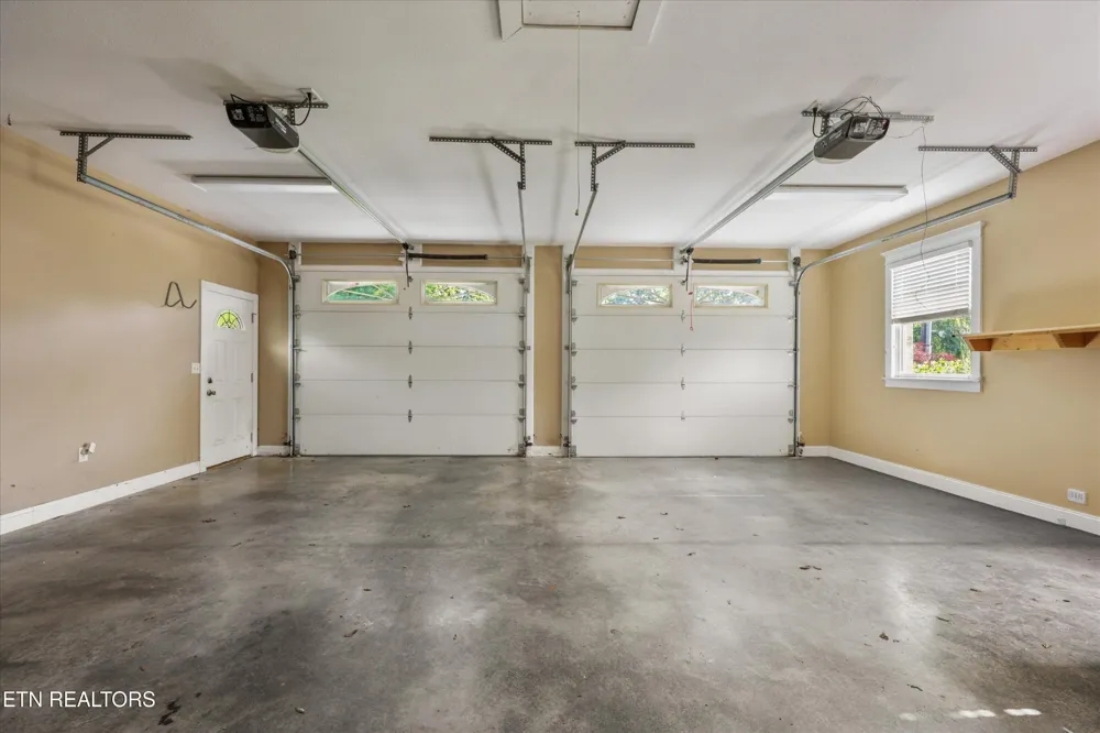 2177 Riverview Drive Dandridge, TN 37725
