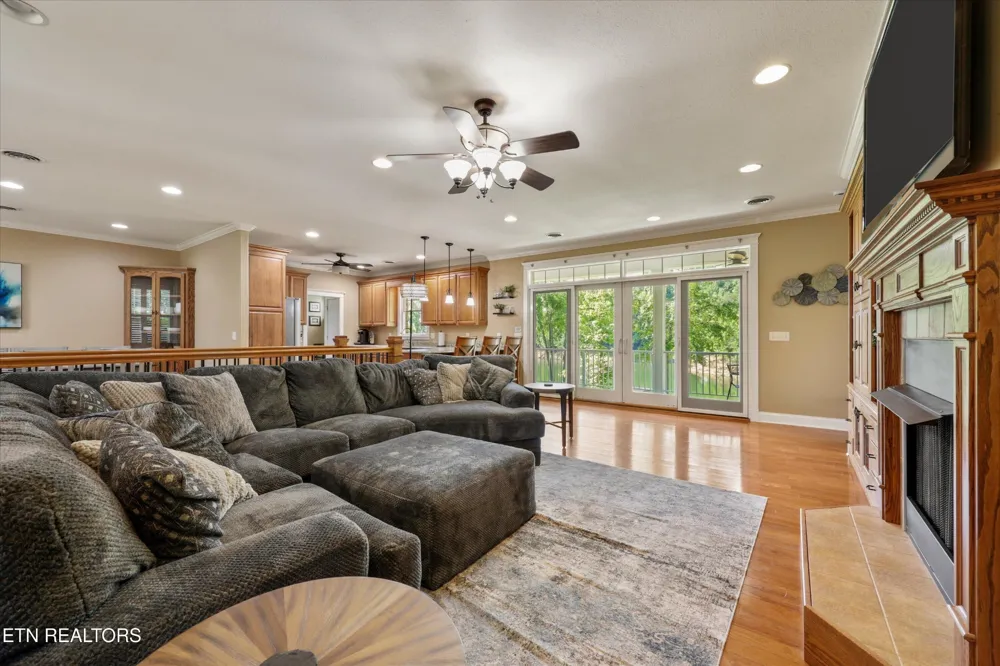 2177 Riverview Drive Dandridge, TN 37725