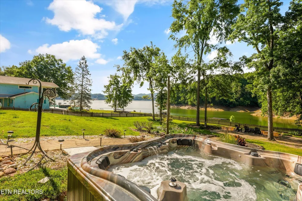 2177 Riverview Drive Dandridge, TN 37725