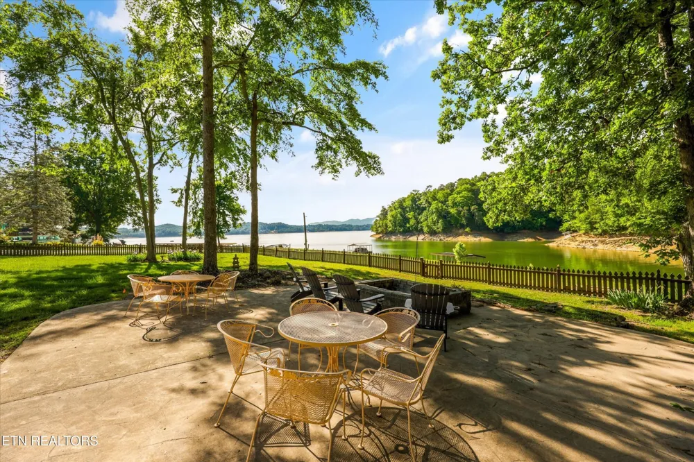 2177 Riverview Drive Dandridge, TN 37725