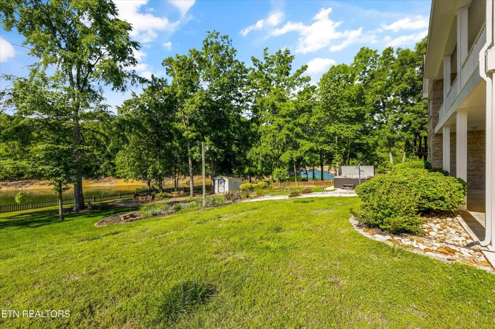 2177 Riverview Drive Dandridge, TN 37725