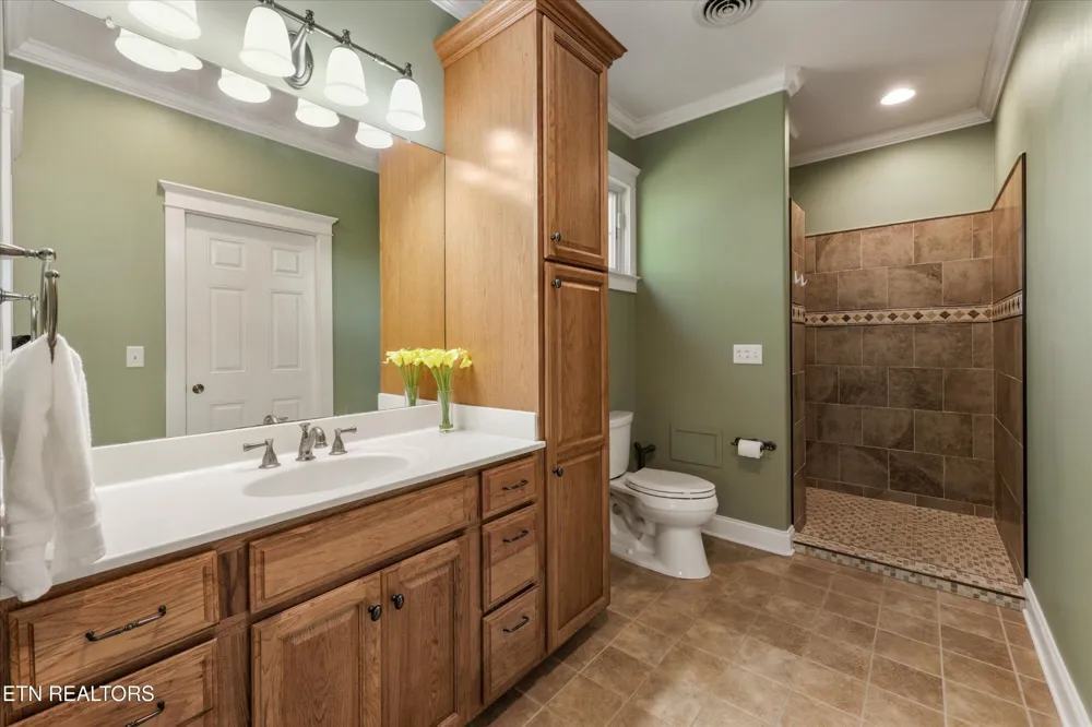 2177 Riverview Drive Dandridge, TN 37725