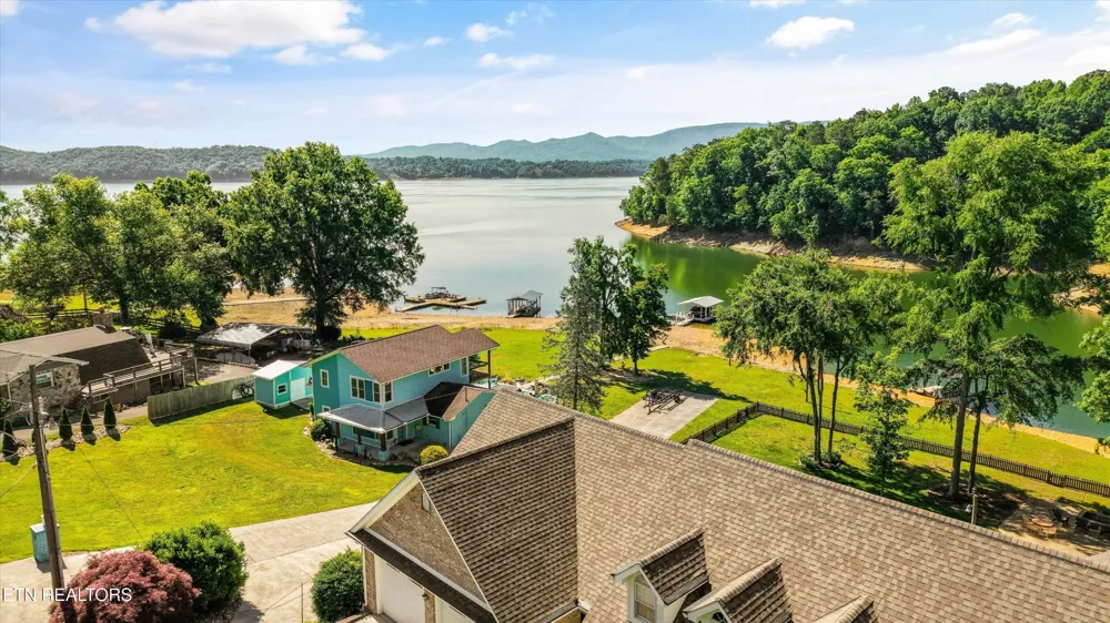 2177 Riverview Drive Dandridge, TN 37725