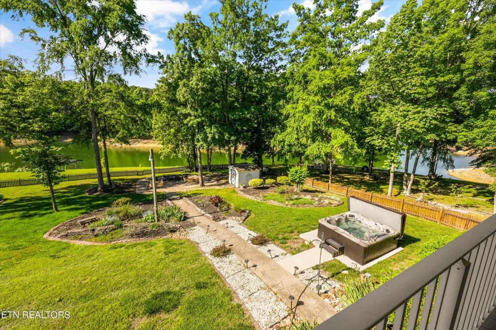 2177 Riverview Drive Dandridge, TN 37725