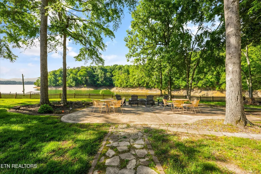 2177 Riverview Drive Dandridge, TN 37725