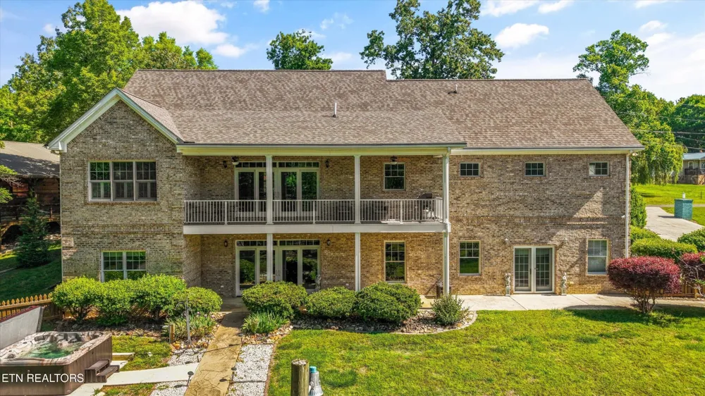2177 Riverview Drive Dandridge, TN 37725